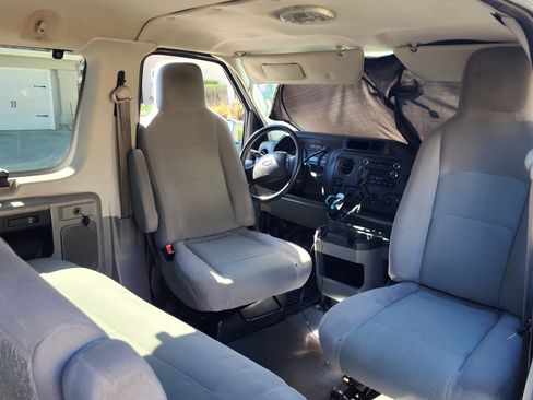 Used 2011 Ford E-350 and Econoline 350 XLT image 10