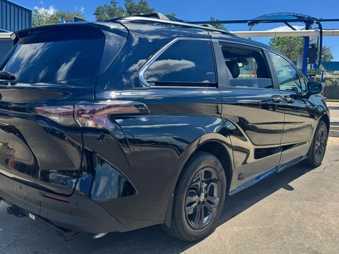 Used 2024 Toyota Sienna XLE Woodland Edition AWD/4WD image 6