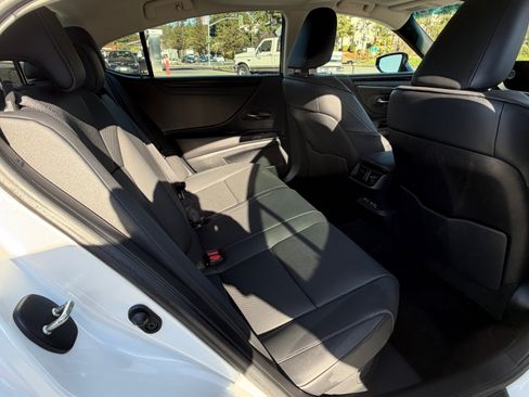 Used 2023 Lexus ES 300h w/ Premium Package image 9