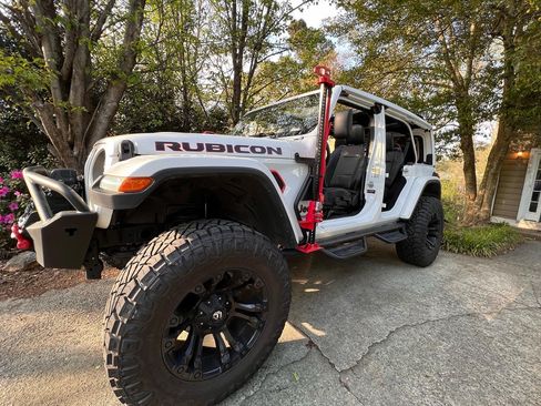 Used 2019 Jeep Wrangler Unlimited Rubicon w/ Uconnect 4C Nav & Sound Group image 2