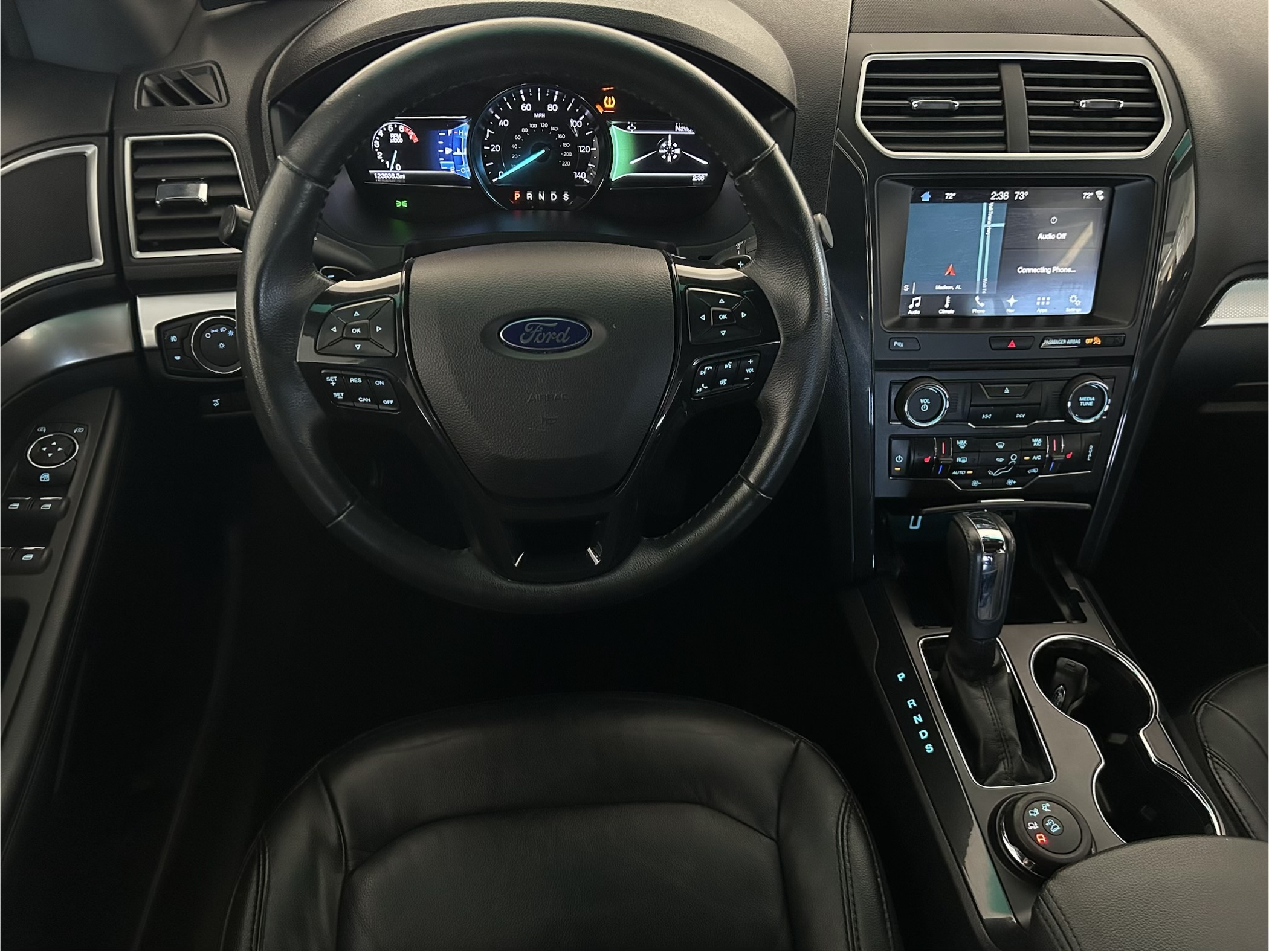 Used 2017 Ford Explorer XLT w/ Equipment Group 202A AWD/4WD image 12