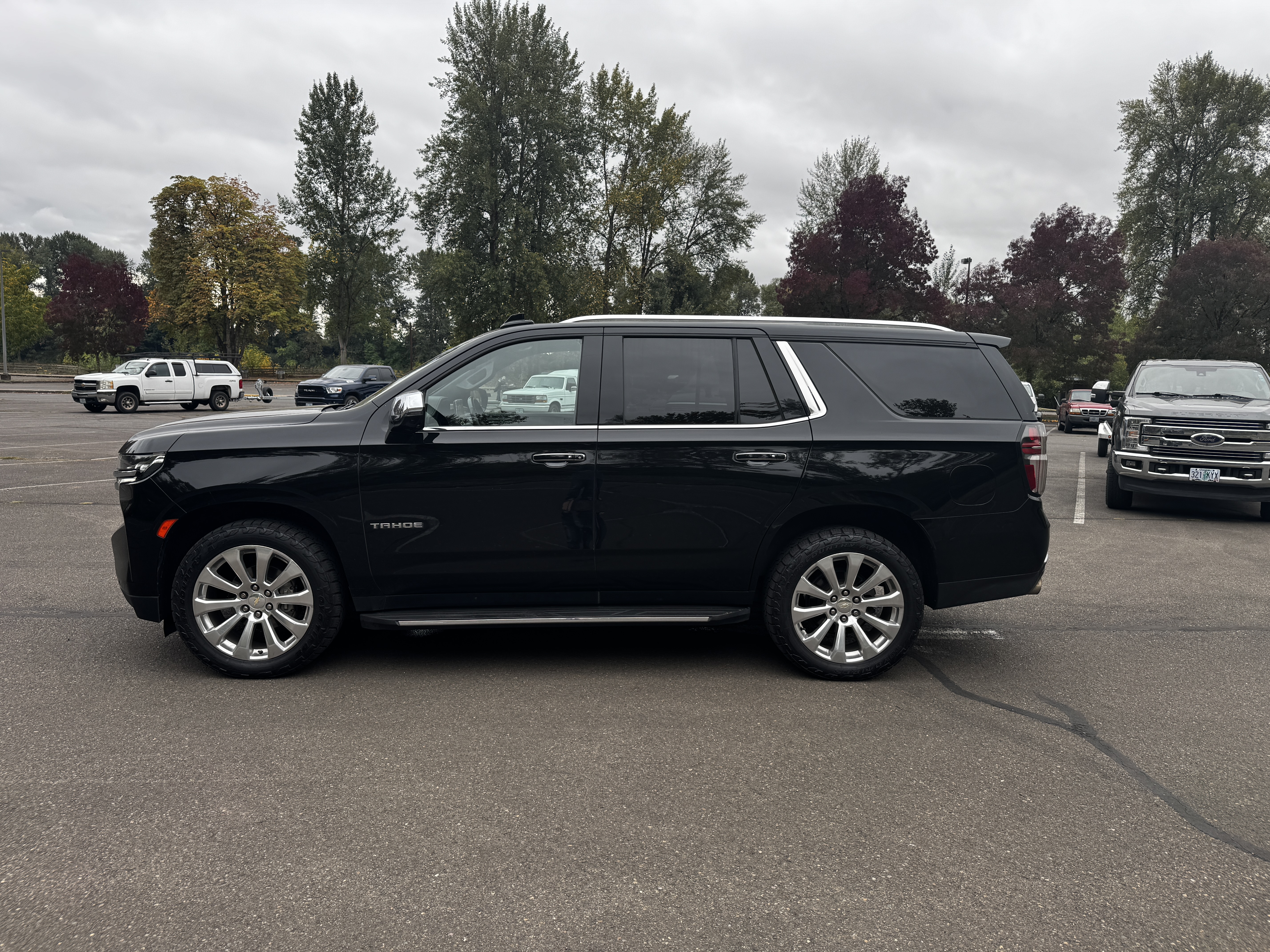 Used 2021 Chevrolet Tahoe Premier w/ Premium Package AWD/4WD image 4