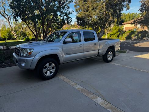 Used 2006 Toyota Tacoma PreRunner image 1