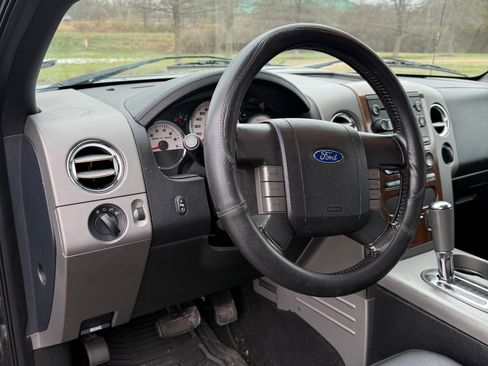 Used 2004 Ford F150 Lariat image 16