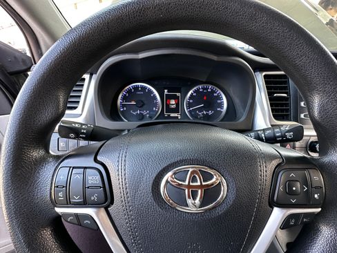 Used 2019 Toyota Highlander LE image 13