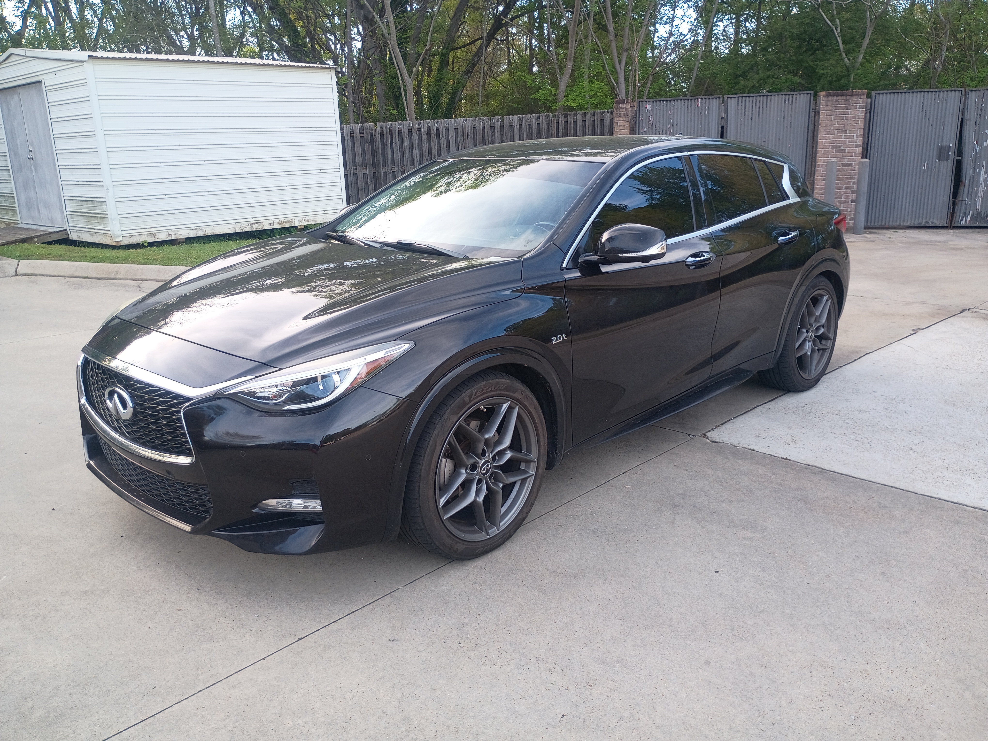 Used 2017 INFINITI QX30 Sport FWD image 2