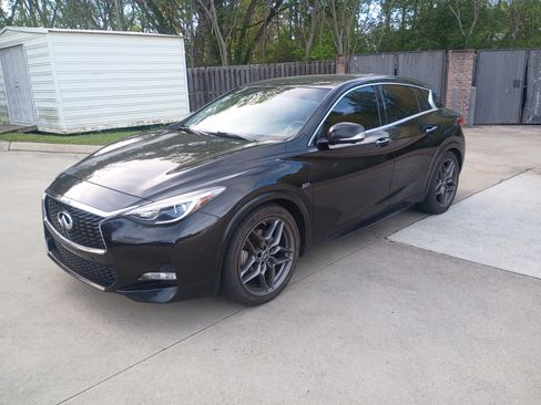 Used 2017 INFINITI QX30 Sport image 2