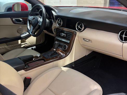 Used 2015 Mercedes-Benz SLK 250 w/ Premium Package image 12