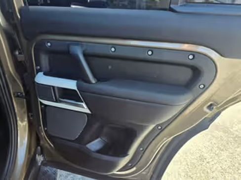 Used 2024 Land Rover Defender 110 S image 11