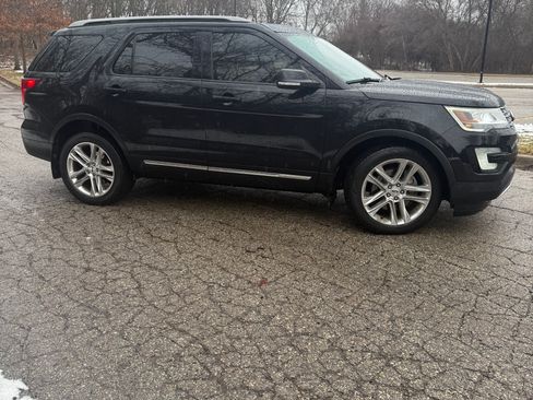 Used 2017 Ford Explorer XLT w/ Equipment Group 202A image 16