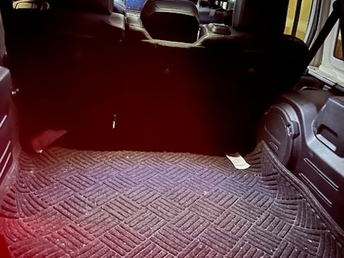 Used 2023 Jeep Wrangler Unlimited Sahara image 11