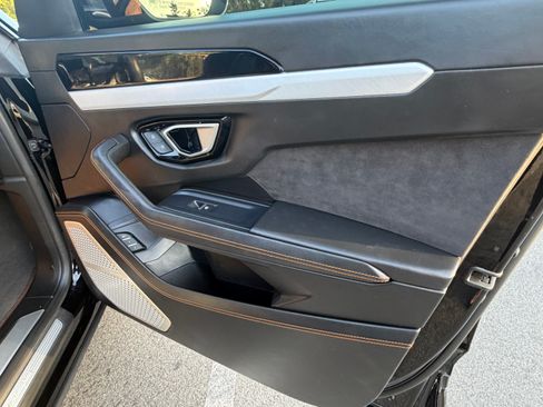 Used 2020 Lamborghini Urus AWD/4WD image 17
