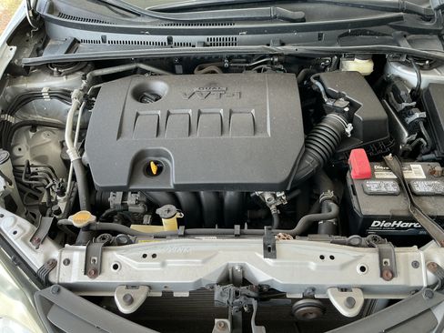 Used 2015 Toyota Corolla LE FWD image 26