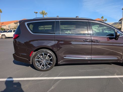 Used 2018 Chrysler Pacifica Limited w/ Advanced Safetytec Group image 10
