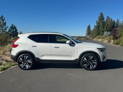 Used 2025 Volvo XC40 B5 Ultra w/ Climate Package