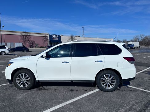 Used 2015 Nissan Pathfinder SV w/ Trailer Tow Package image 2