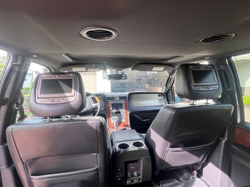 Used 2011 Lincoln Navigator L 4WD image 9