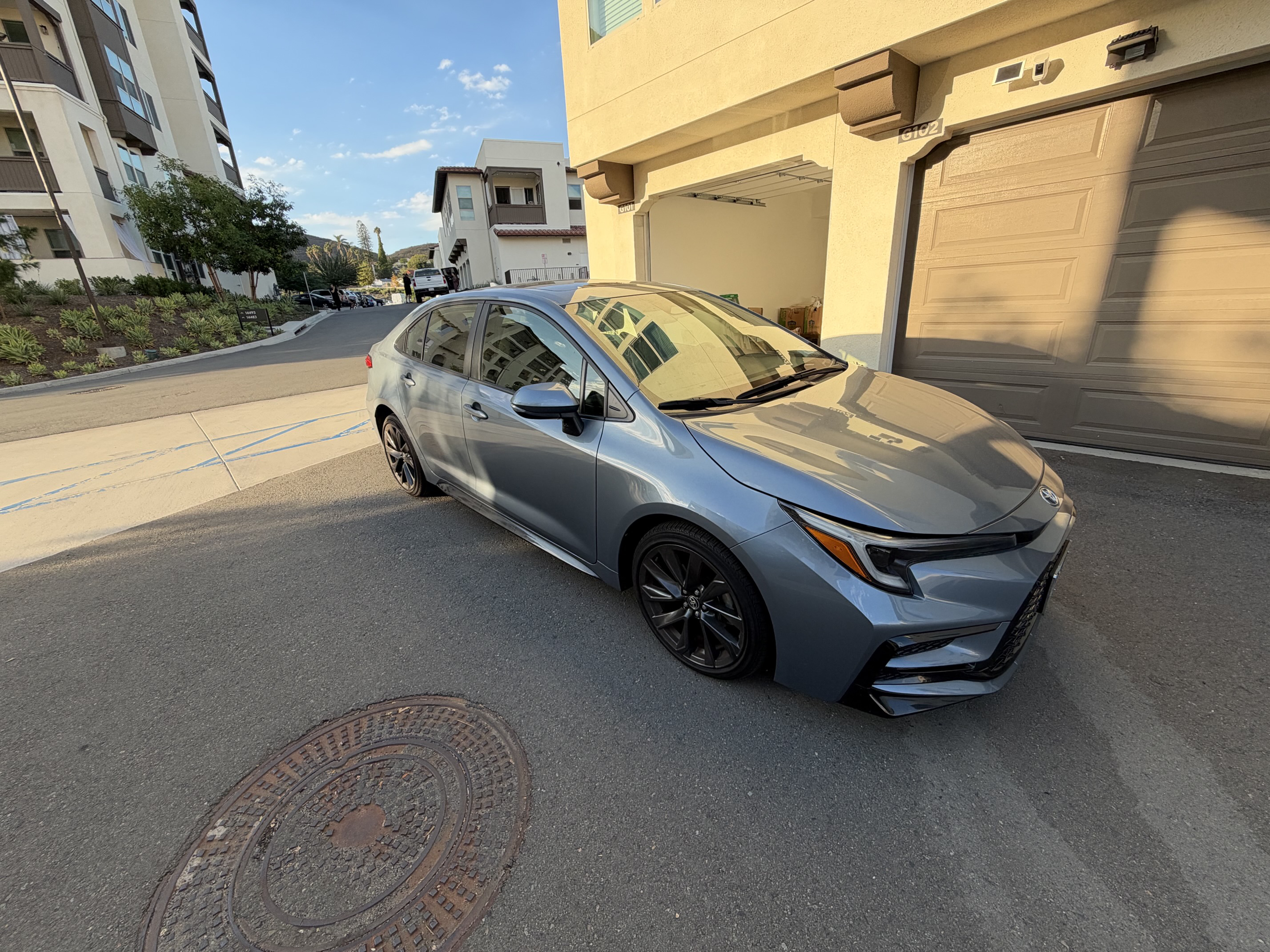 Used 2024 Toyota Corolla SE w/ SE Premium Package FWD image 4