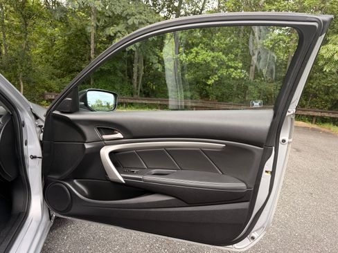 Used 2011 Honda Accord EX-L image 18