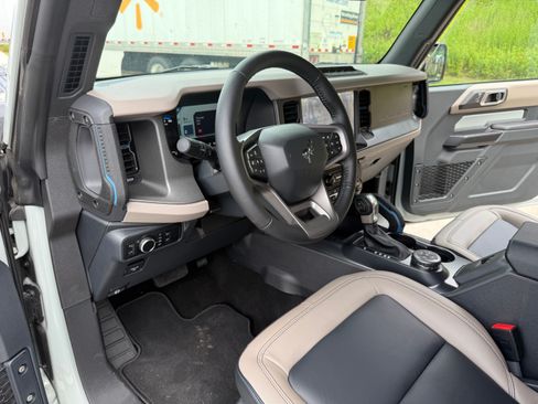 Used 2024 Ford Bronco Wildtrak AWD/4WD image 8