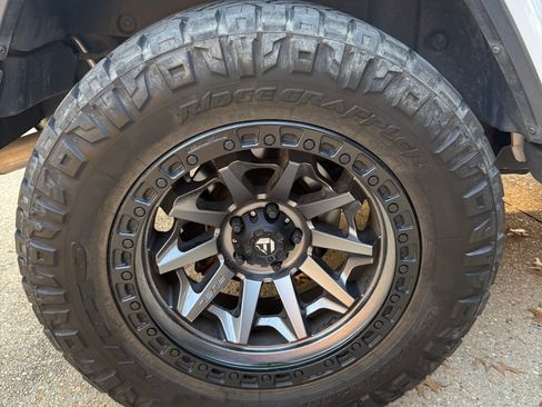 Used 2019 Jeep Wrangler Unlimited Sahara image 12