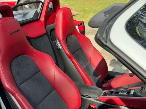 Used 2016 Porsche Boxster Spyder RWD image 13