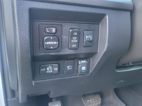 Used 2018 Toyota Tundra SR5 w/ TRD Off Road Package image 24