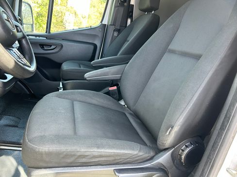 Used 2020 Mercedes-Benz Sprinter 2500 image 10