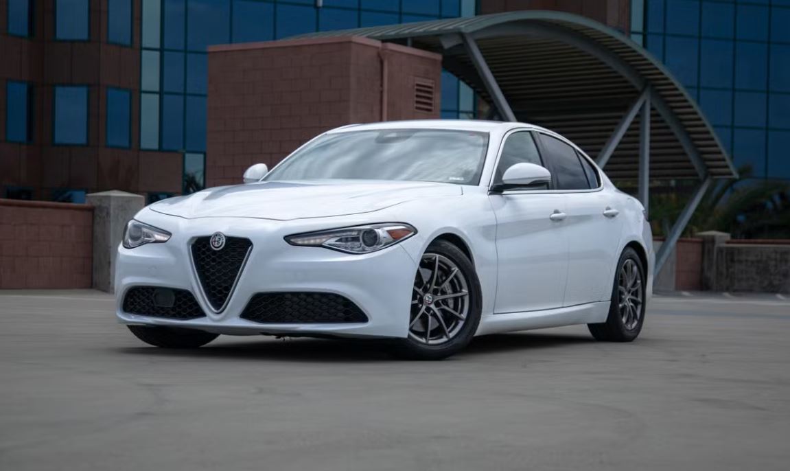 Used 2020 Alfa Romeo Giulia RWD image 1