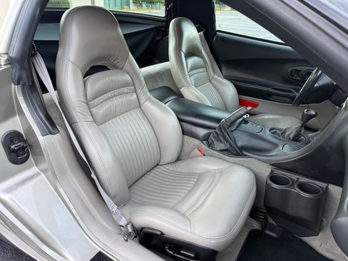 Used 2000 Chevrolet Corvette Coupe w/ Memory Pkg RWD image 15