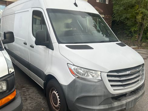 Used 2019 Freightliner Sprinter 170 image 13