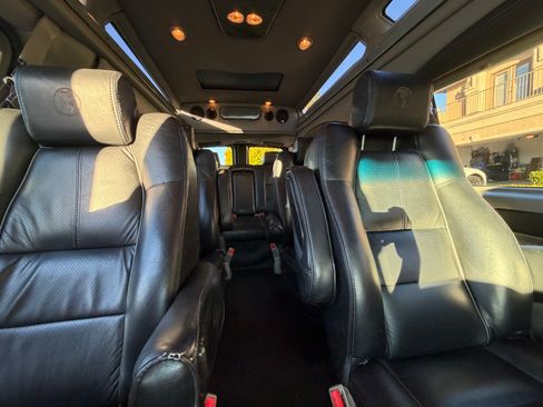 Used 2015 Chevrolet Express 2500 Extended image 12