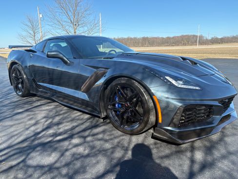 Used 2019 Chevrolet Corvette ZR1 RWD image 1