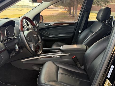 Used 2010 Mercedes-Benz GL 550 4MATIC image 13