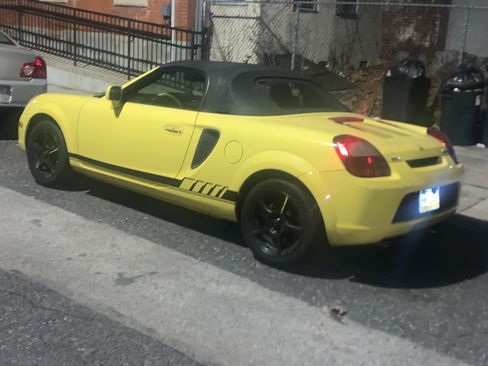 Used 2002 Toyota MR2 image 2
