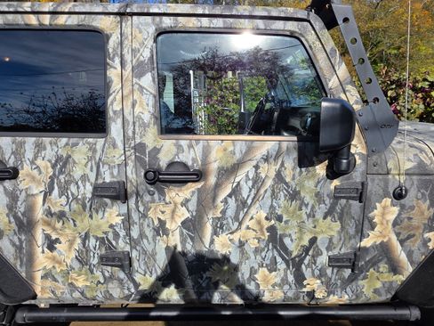 Used 2014 Jeep Wrangler Unlimited Rubicon image 2