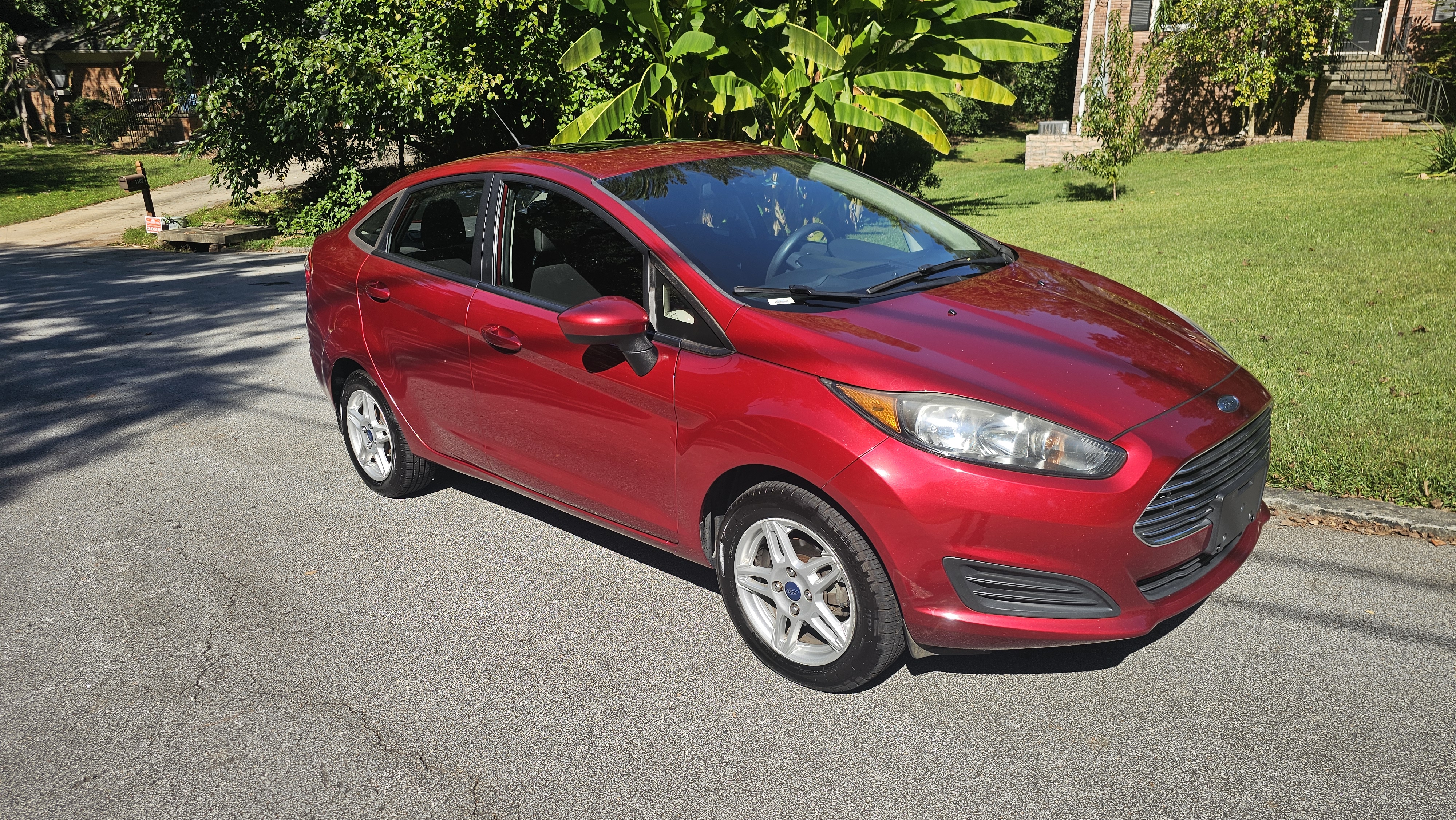 Used 2017 Ford Fiesta SE FWD image 1