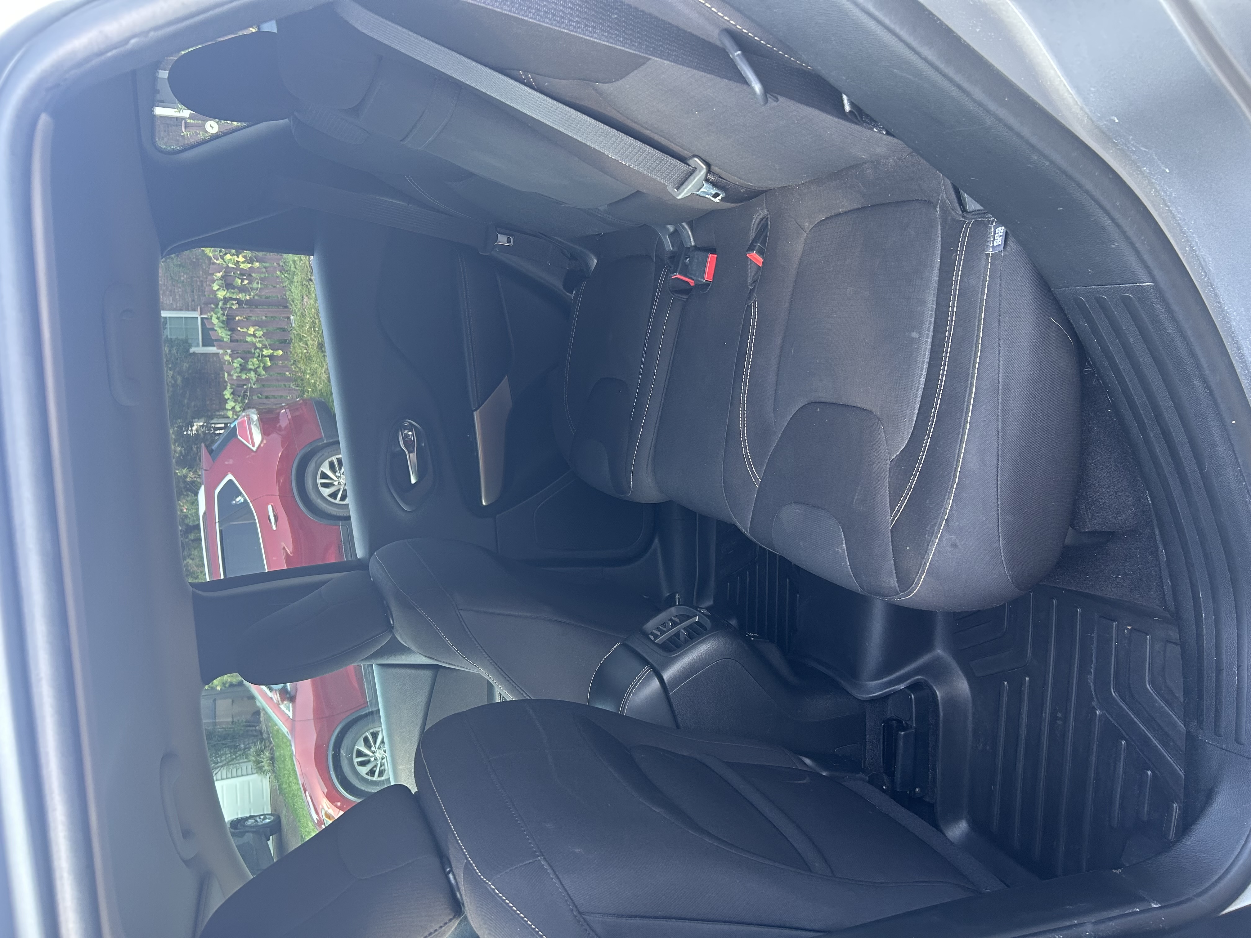 Used 2017 Jeep Cherokee Latitude w/ Safety/Convenience Group FWD image 6