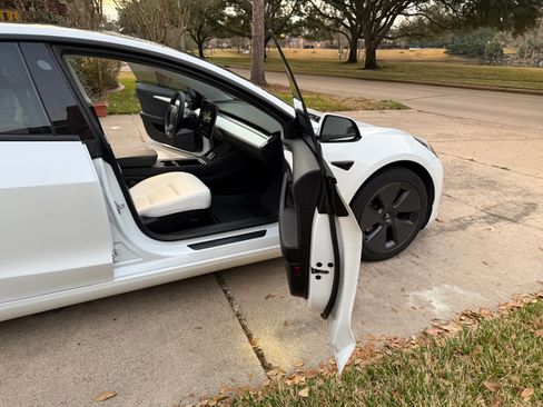 Used 2023 Tesla Model 3 Standard Range image 11