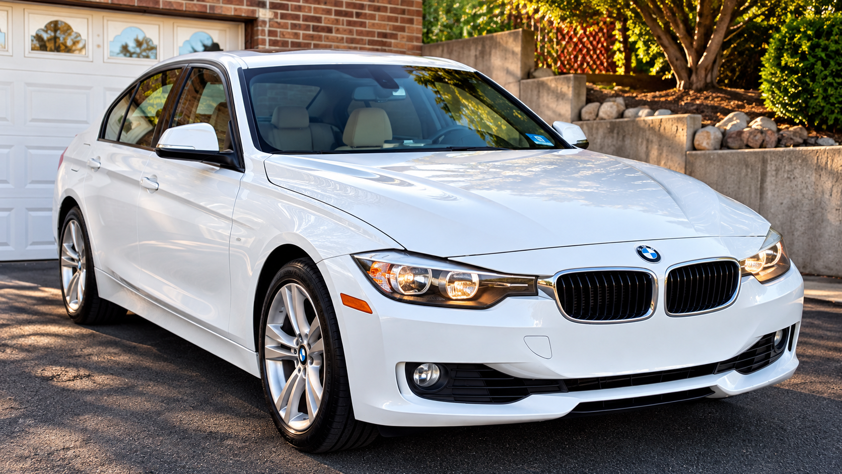 Used 2015 BMW 320i Sedan RWD image 1