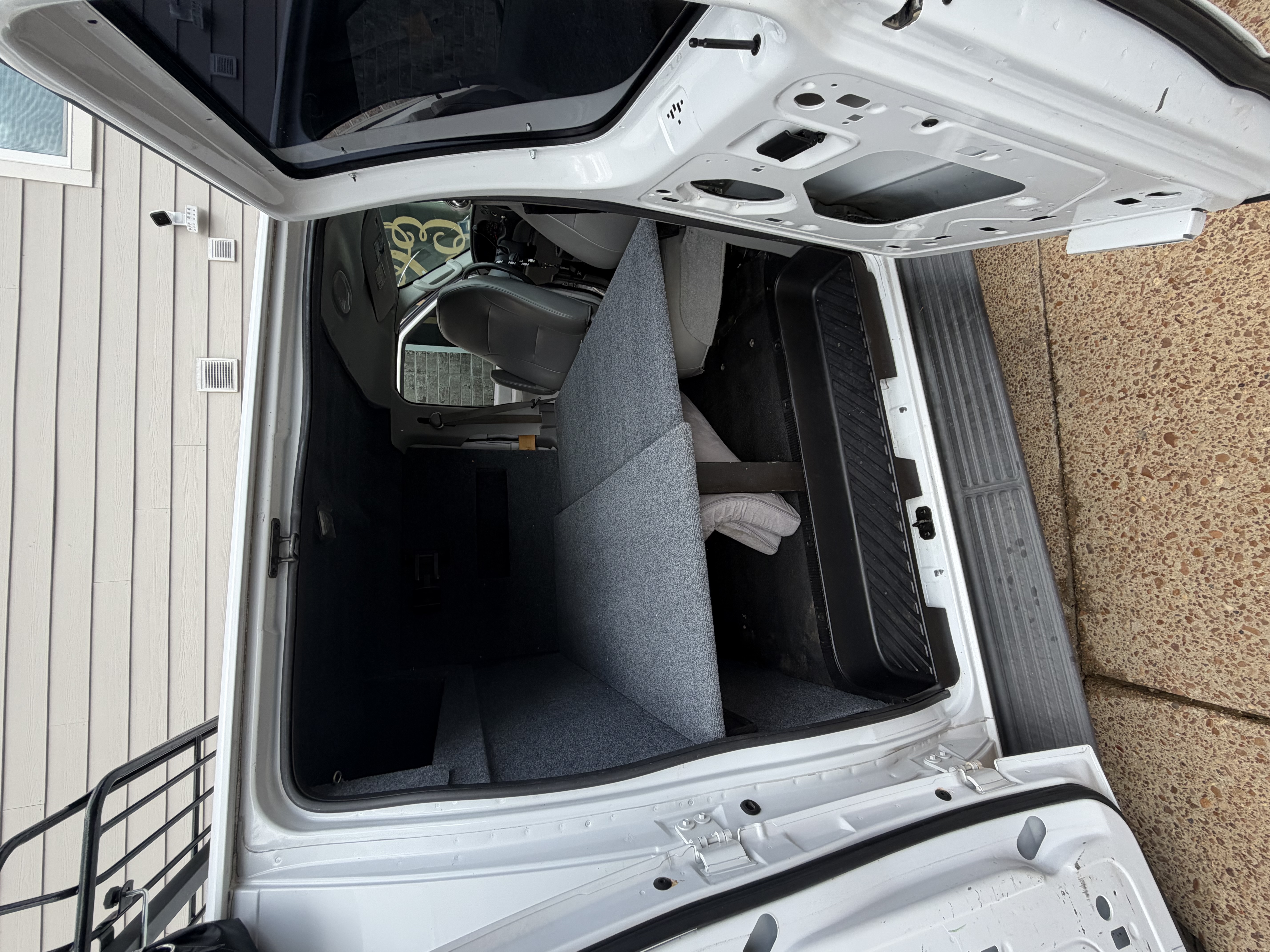 Used 2008 Ford E-150 and Econoline 150 Extended RWD image 17