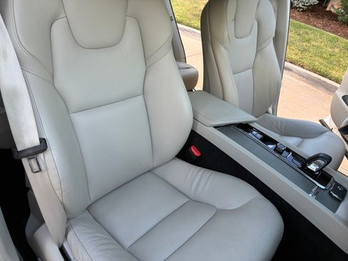 Used 2023 Volvo XC60 B5 Plus AWD/4WD image 10