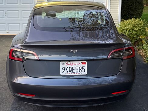 Used 2023 Tesla Model 3 Standard Range image 12