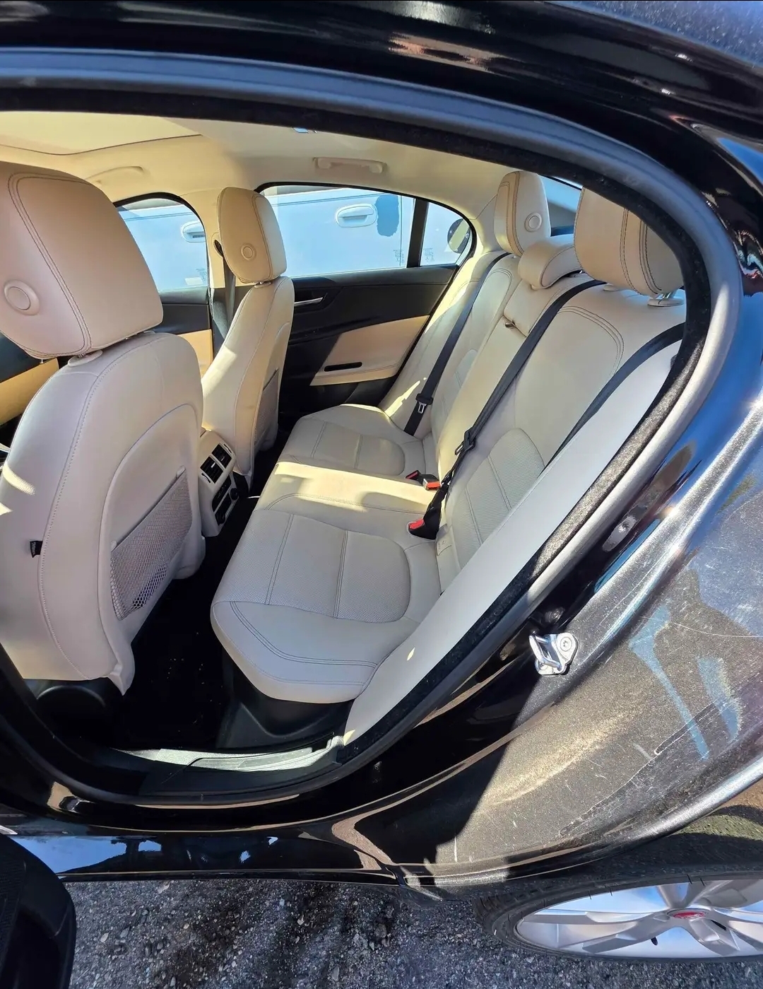 Used 2017 Jaguar XE Prestige AWD/4WD image 6