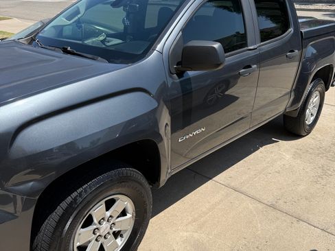 Used 2016 GMC Canyon 2WD Crew Cab w/ Convenience Package image 2