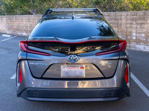 Used 2021 Toyota Prius Prime LE image 4