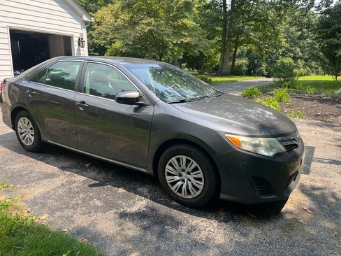 Used 2012 Toyota Camry LE FWD image 5