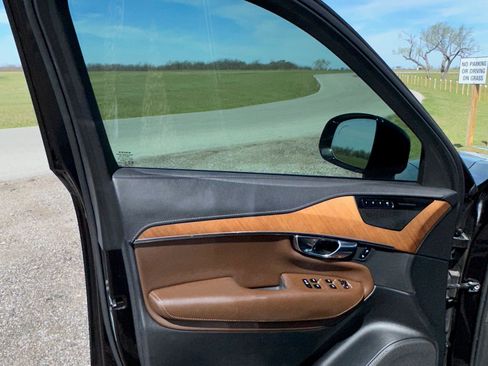 Used 2020 Volvo XC90 T6 Inscription w/ Protection Package Premier image 11