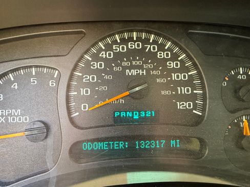 Used 2003 Chevrolet Silverado 2500 4x4 Extended Cab w/ Snow Plow Prep Package image 19