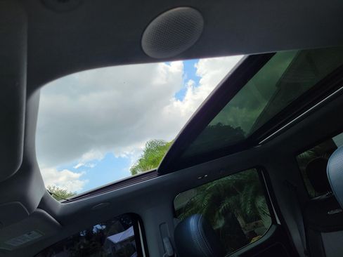 Used 2021 Ford F150 Limited image 12